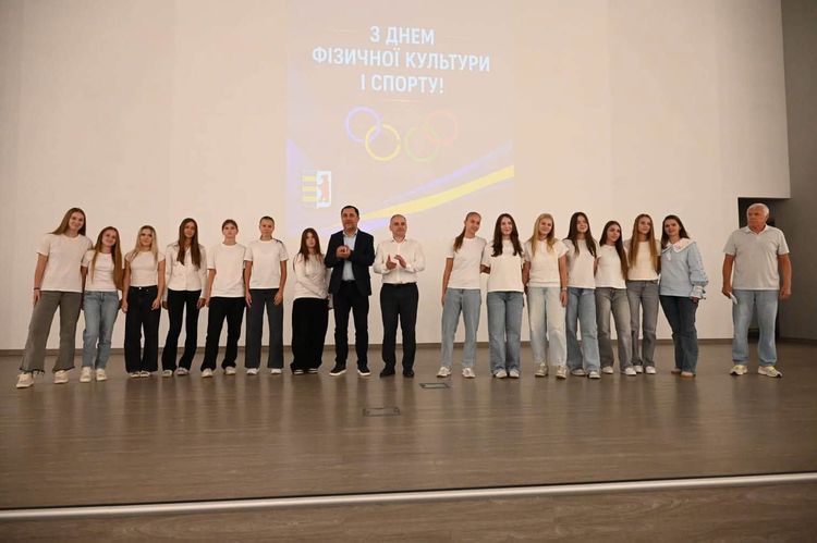 З нагоди Дня фізичної культури і спорту в Ужгороді відзначили представників спортивної спільноти краю