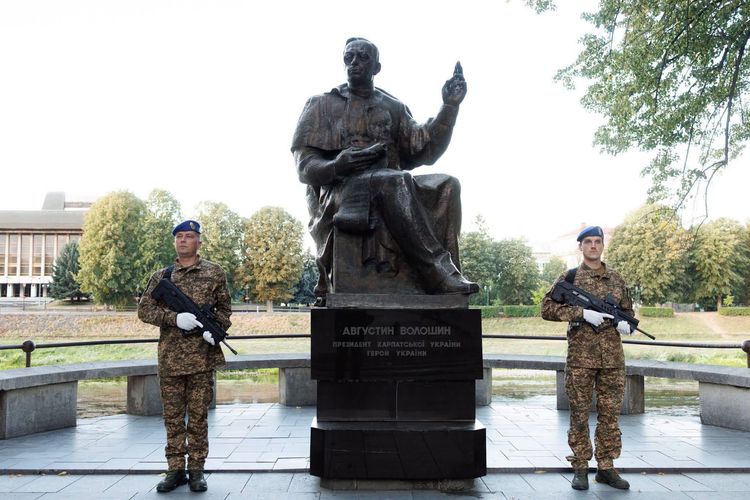 В Ужгороді світанок Дня Незалежності України зустріли традиційною «Молитвою за Україну»