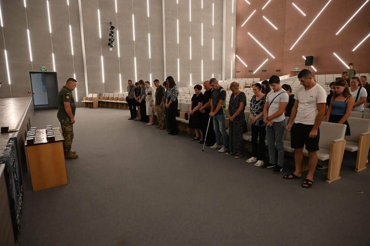 В Ужгороді посмертні відзнаки передали родинам загиблих воїнів 42 ОМБр