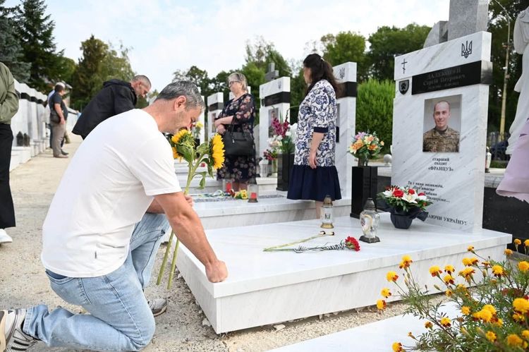 В Ужгороді вшанували День пам’яті захисників України