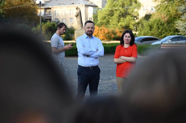 Ужгородські школярі вирушили до табору «Пліч-о-пліч»