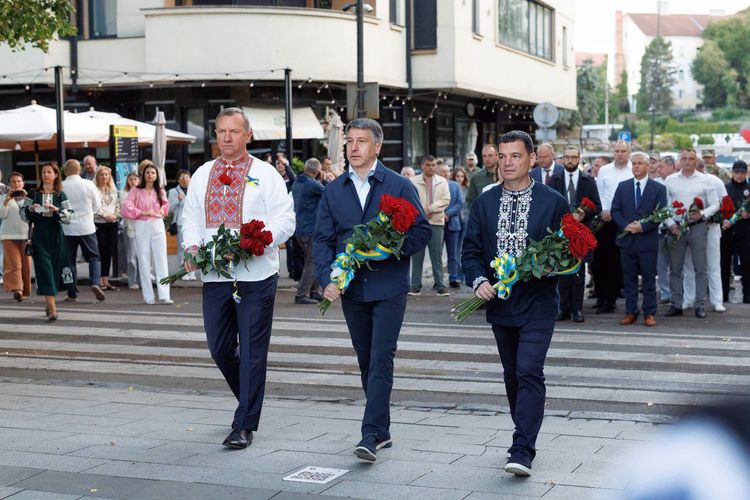 В Ужгороді світанок Дня Незалежності України зустріли традиційною «Молитвою за Україну»