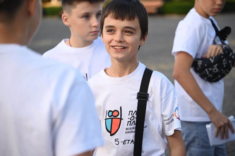 Ужгородські школярі вирушили до табору «Пліч-о-пліч»