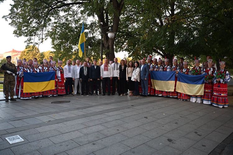 В Ужгороді світанок Дня Незалежності України зустріли традиційною «Молитвою за Україну»