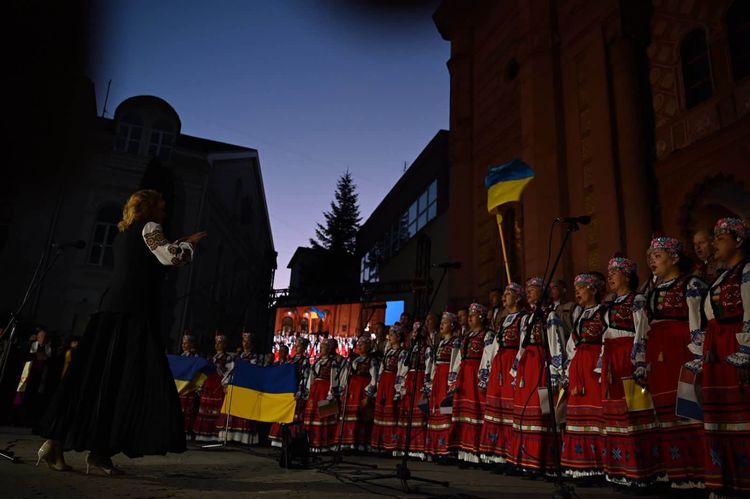 В Ужгороді світанок Дня Незалежності України зустріли традиційною «Молитвою за Україну»