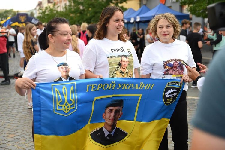 Близько 750 людей в Ужгороді долучилися до забігу в пам’ять про наших захисників