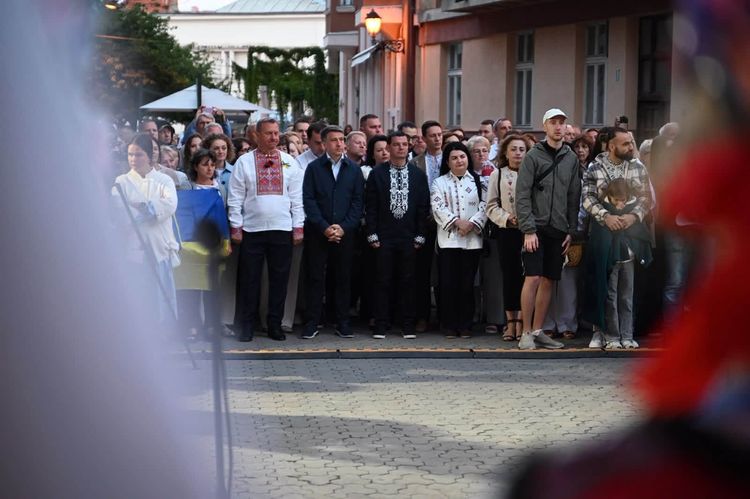 В Ужгороді світанок Дня Незалежності України зустріли традиційною «Молитвою за Україну»