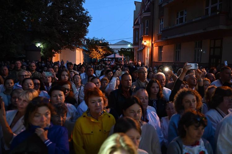 В Ужгороді світанок Дня Незалежності України зустріли традиційною «Молитвою за Україну»