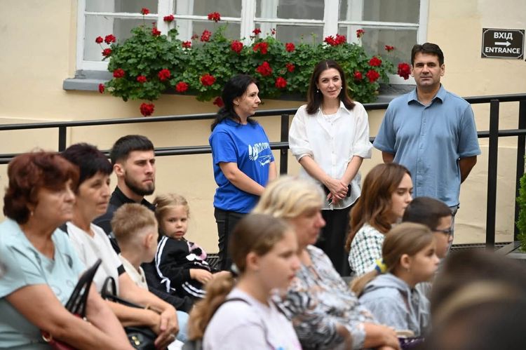 В Ужгороді дітям полеглих Героїв вручили подарунки до нового навчального року