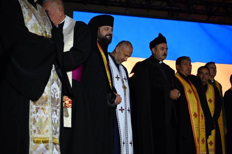 В Ужгороді світанок Дня Незалежності України зустріли традиційною «Молитвою за Україну»