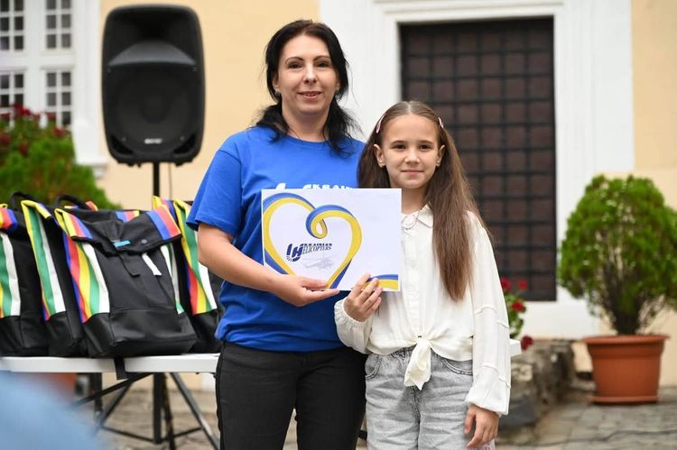 В Ужгороді дітям полеглих Героїв вручили подарунки до нового навчального року