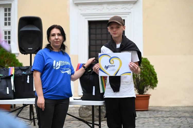 В Ужгороді дітям полеглих Героїв вручили подарунки до нового навчального року