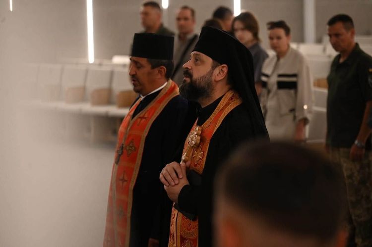 В Ужгороді посмертні відзнаки передали родинам загиблих воїнів 42 ОМБр
