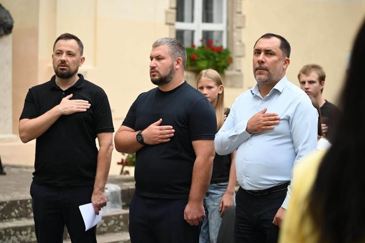 В Ужгороді дітям полеглих Героїв вручили подарунки до нового навчального року
