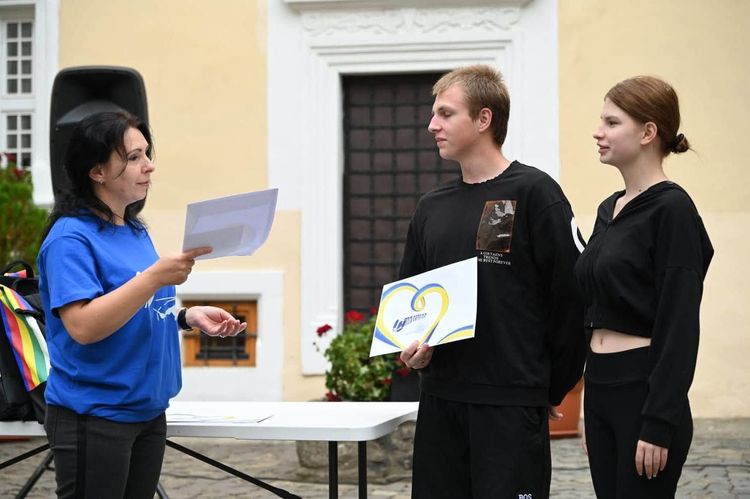 В Ужгороді дітям полеглих Героїв вручили подарунки до нового навчального року