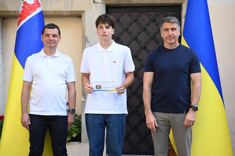 На Закарпатті відзначили майже сотню найуспішніших учнів та 200-бальників НМТ 