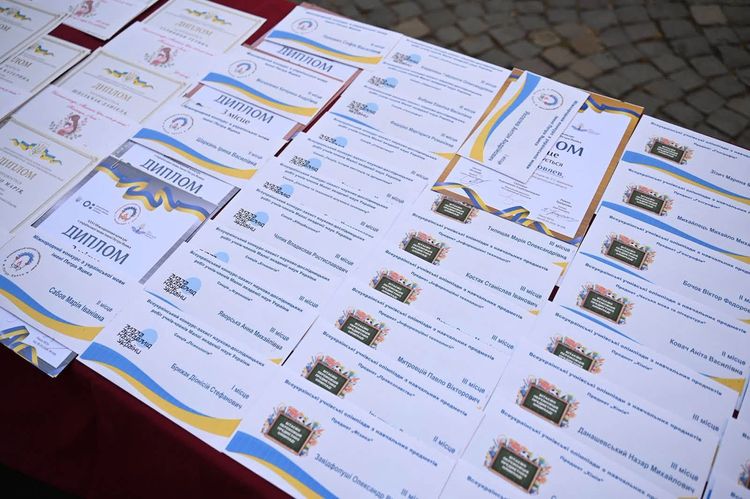 На Закарпатті відзначили майже сотню найуспішніших учнів та 200-бальників НМТ 