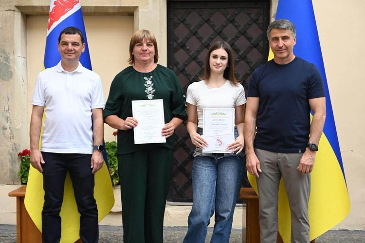На Закарпатті відзначили майже сотню найуспішніших учнів та 200-бальників НМТ 