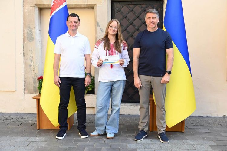 На Закарпатті відзначили майже сотню найуспішніших учнів та 200-бальників НМТ 