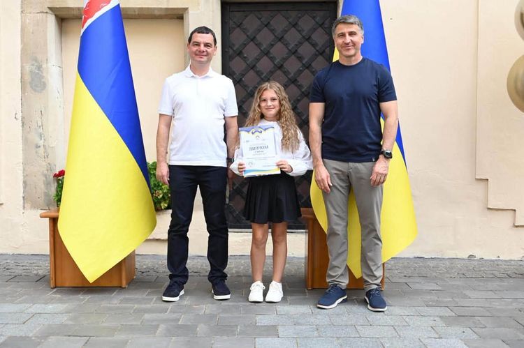 На Закарпатті відзначили майже сотню найуспішніших учнів та 200-бальників НМТ 