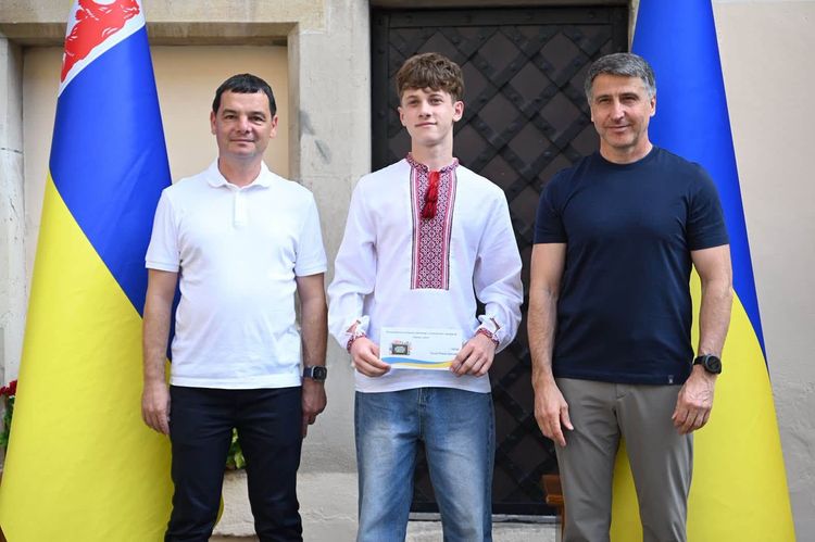 На Закарпатті відзначили майже сотню найуспішніших учнів та 200-бальників НМТ 
