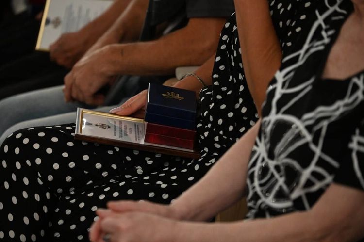 В Ужгороді посмертні відзнаки передали родинам загиблих воїнів 42 ОМБр