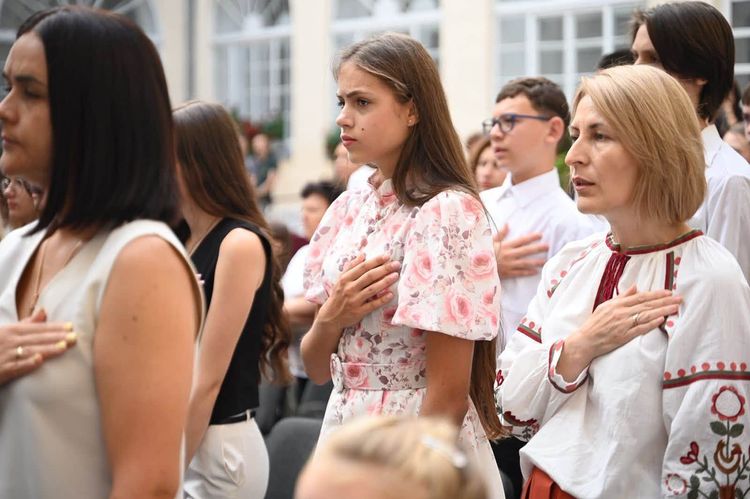 На Закарпатті відзначили майже сотню найуспішніших учнів та 200-бальників НМТ 
