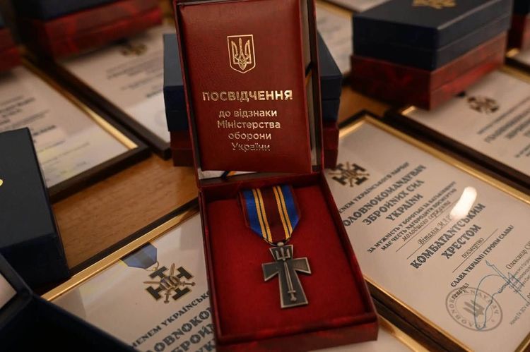 В Ужгороді посмертні відзнаки передали родинам загиблих воїнів 42 ОМБр