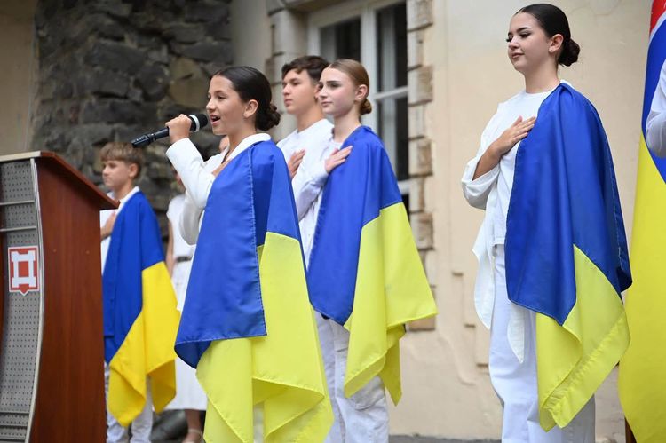 На Закарпатті відзначили майже сотню найуспішніших учнів та 200-бальників НМТ 