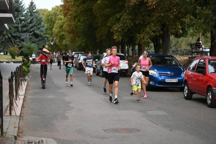 Близько 750 людей в Ужгороді долучилися до забігу в пам’ять про наших захисників