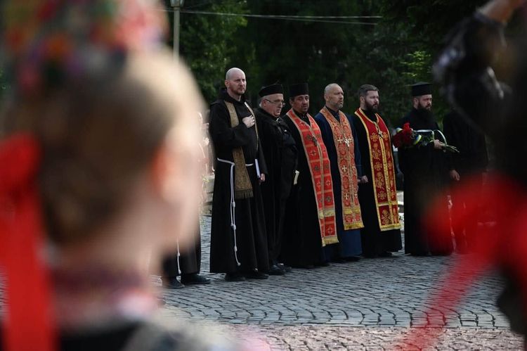 В Ужгороді вшанували День пам’яті захисників України