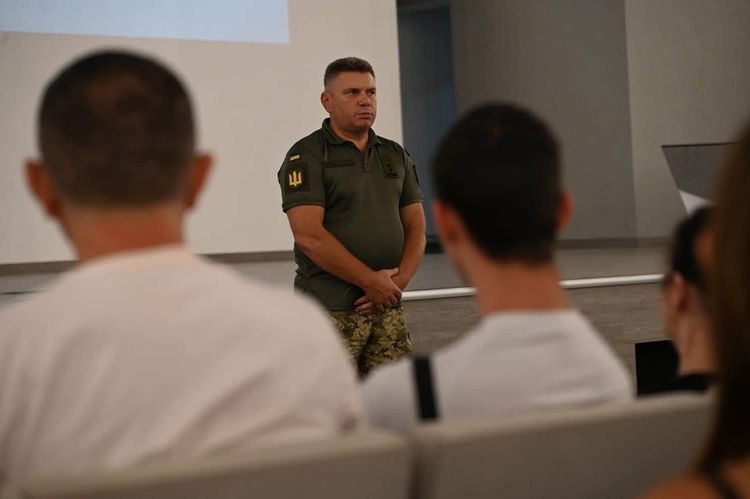 В Ужгороді посмертні відзнаки передали родинам загиблих воїнів 42 ОМБр