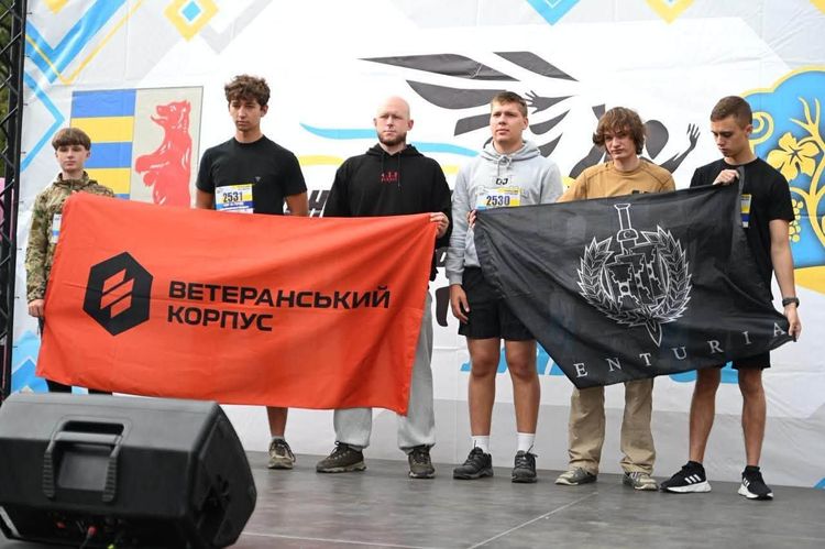 Близько 750 людей в Ужгороді долучилися до забігу в пам’ять про наших захисників