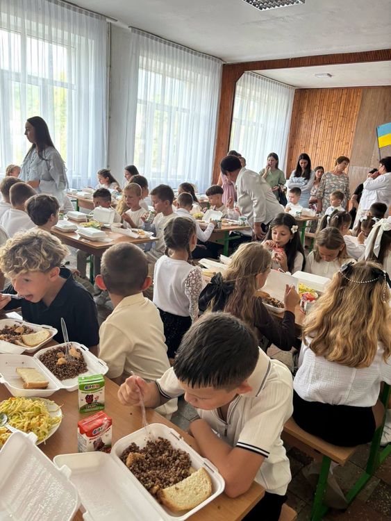 Понад 145 тисяч школярів Закарпаття щодня отримуватимуть гарячі обіди