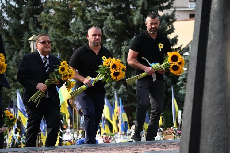 В Ужгороді вшанували День пам’яті захисників України