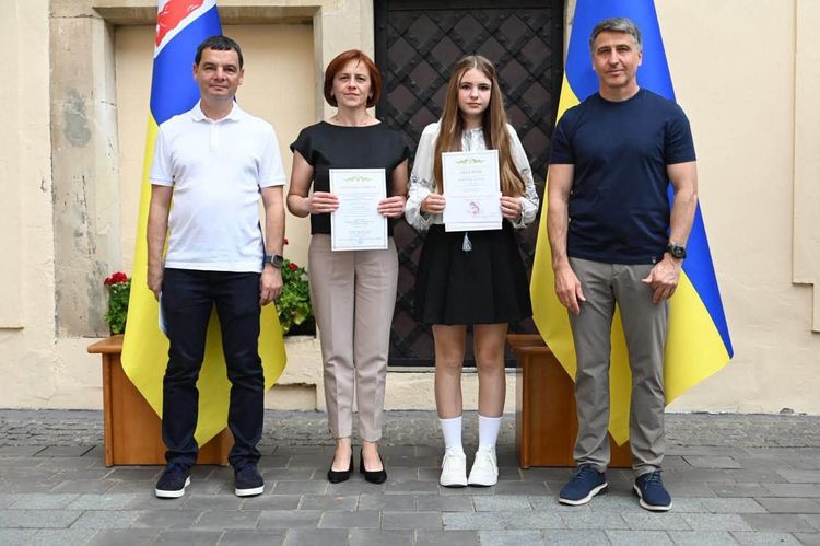 На Закарпатті відзначили майже сотню найуспішніших учнів та 200-бальників НМТ 