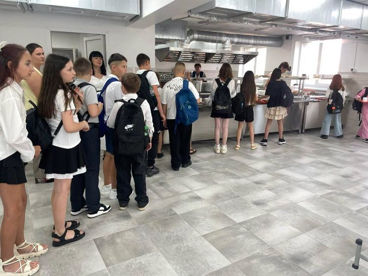 Понад 145 тисяч школярів Закарпаття щодня отримуватимуть гарячі обіди