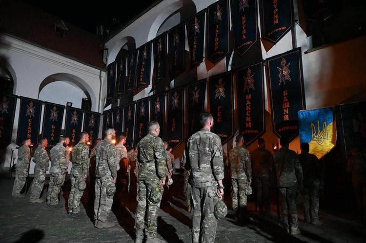 У Мукачівському замку бійці Військової школи імені Євгена Коновальця отримали шеврони та вшанували побратимів