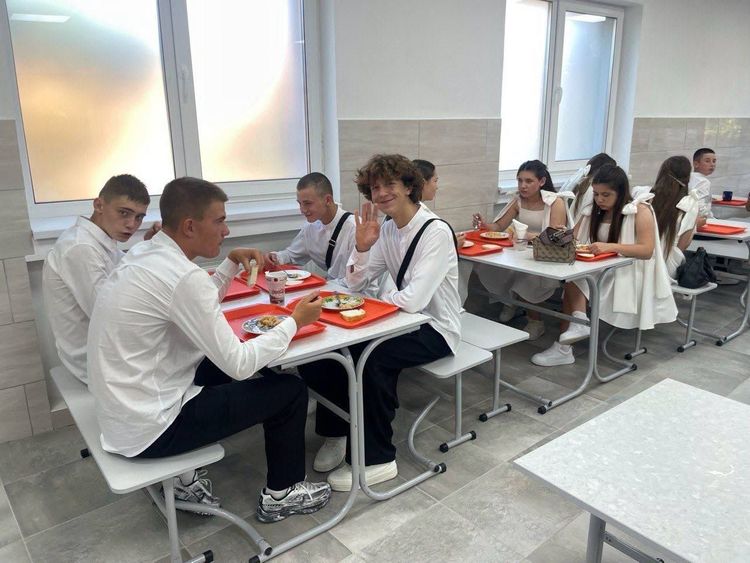 Понад 145 тисяч школярів Закарпаття щодня отримуватимуть гарячі обіди