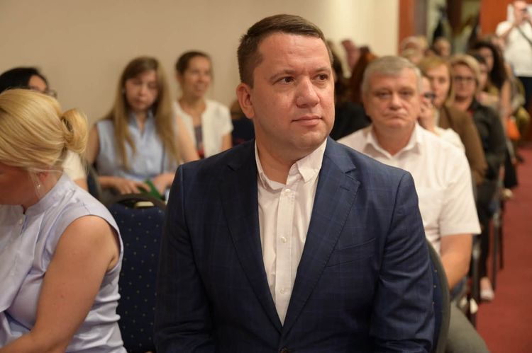 В Ужгороді з нагоди Дня нотаріату відзначили провідних фахівців галузі
