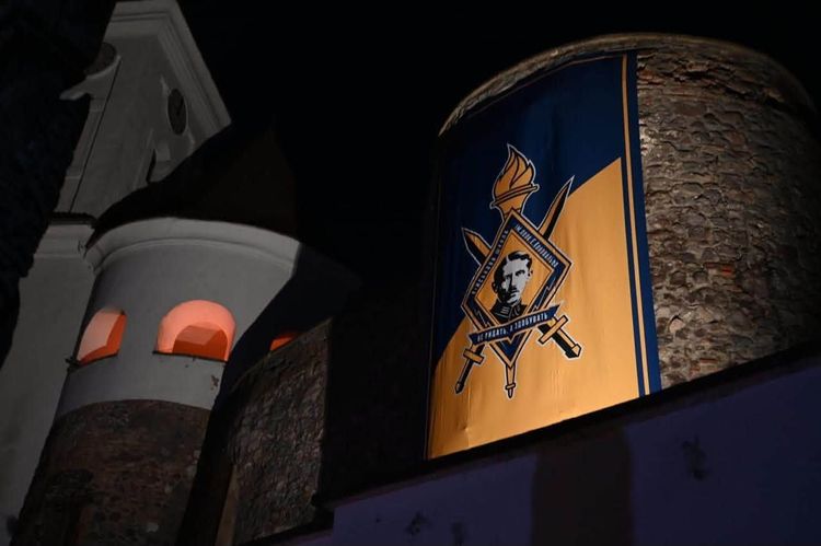У Мукачівському замку бійці Військової школи імені Євгена Коновальця отримали шеврони та вшанували побратимів