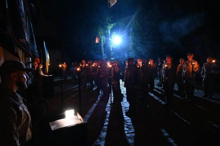 У Мукачівському замку бійці Військової школи імені Євгена Коновальця отримали шеврони та вшанували побратимів
