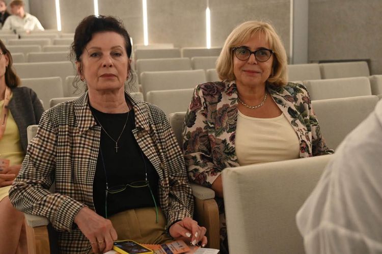 Синергія професій у збереженні здоров'я: міжнародна конференція в УжНУ