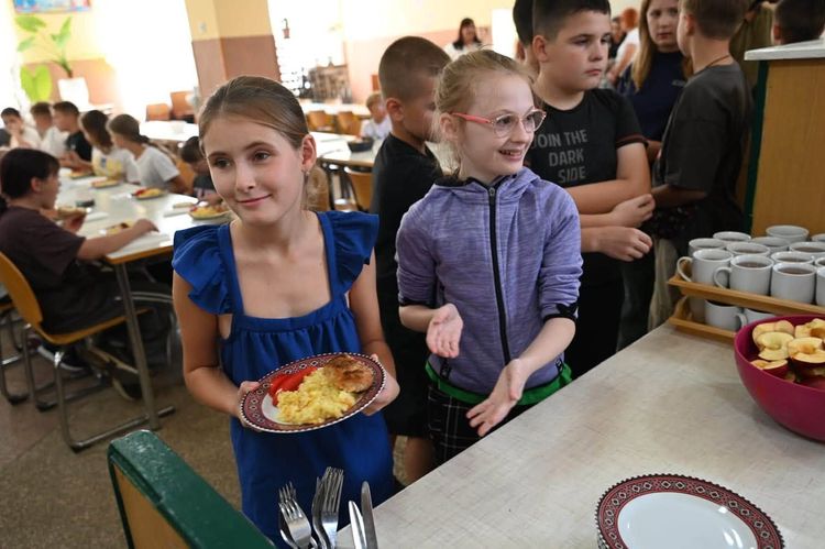 Гарячі обіди для 1200 школярів: як працює реформа харчування у Холмківській ТГ