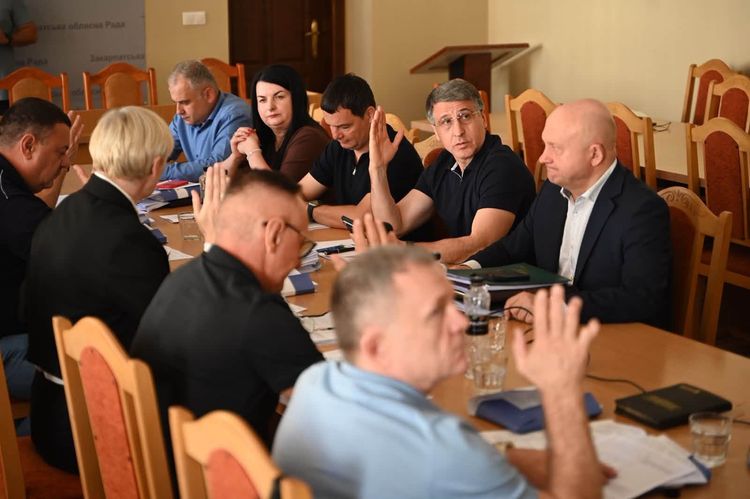 Очільник ОВА взяв участь у засіданні бюджетної комісії обласної ради