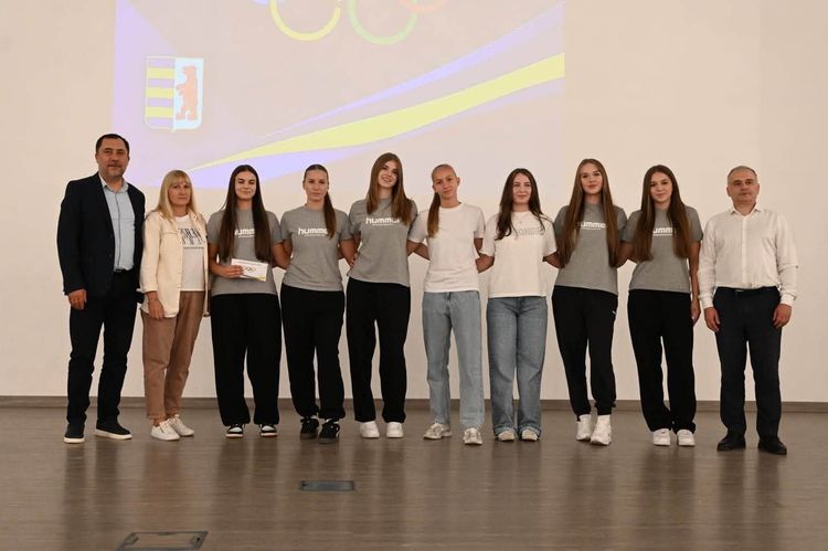 З нагоди Дня фізичної культури і спорту в Ужгороді відзначили представників спортивної спільноти краю