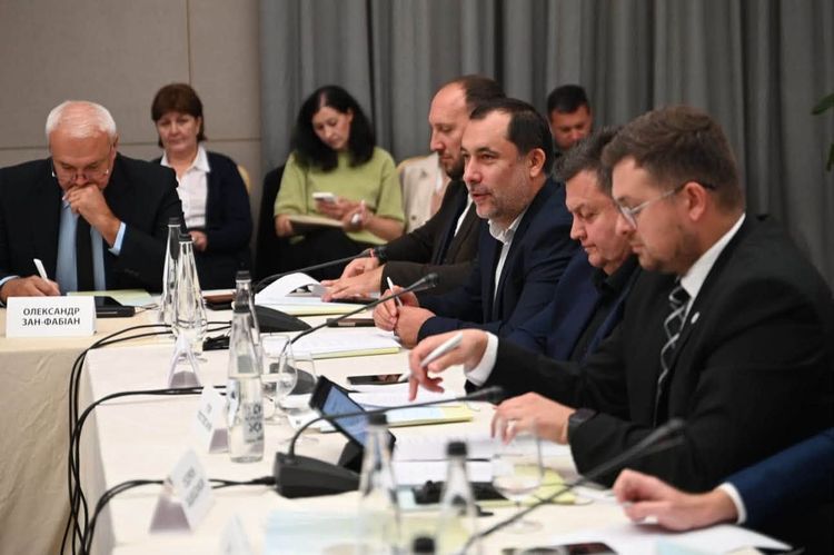 Захист прав нацспільнот Закарпаття в контексті євроінтеграції України розглянули під час круглого столу в Ужгороді