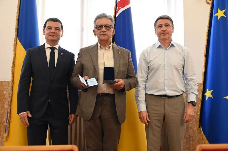 Шести краянам вручили нагрудний знак «За розвиток Закарпаття»