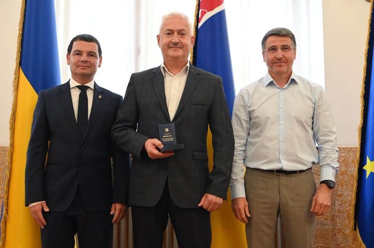 Шести краянам вручили нагрудний знак «За розвиток Закарпаття»