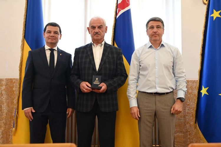 Шести краянам вручили нагрудний знак «За розвиток Закарпаття»